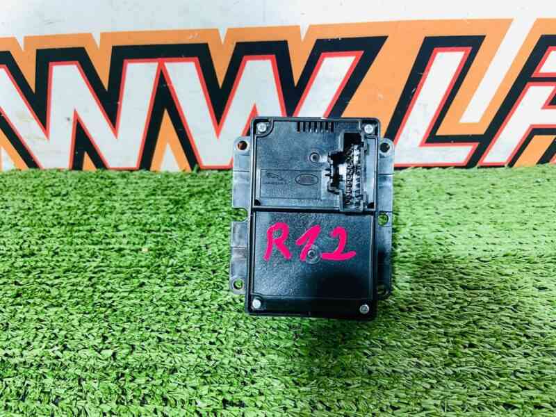 T4A42482 Gear Shift Module Jaguar F-Pace X761 (2017-) Used cost 300 € in stock 4 pcs.
