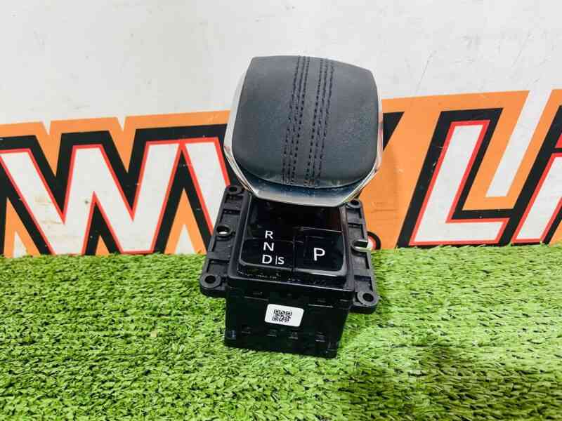 T4A42482 Gear Shift Module Jaguar F-Pace X761 (2017-) Used cost 300 € in stock 4 pcs.