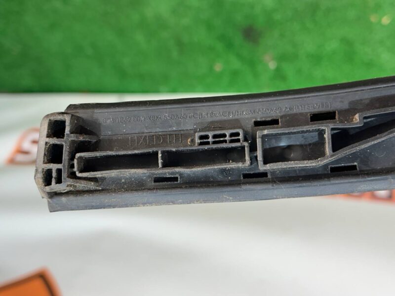 T4A6070 Roof rails set Jaguar F-Pace X761 (2017-) Used cost 400 € in stock 1 pcs.