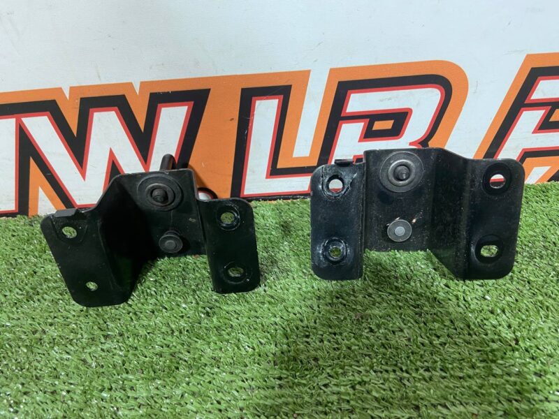 T4K1015 Hood lock hinge Jaguar I-Pace X590 (2018-) Used cost 20 € in stock 8 pcs.