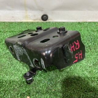 T4K10305 Front panel mounting bracket right Jaguar I-Pace X590 (2018-) Used cost 50 € in stock 3 pcs.