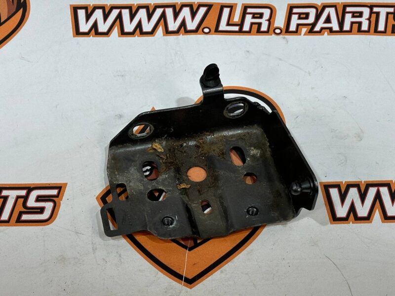 T4K10305 Front panel mounting bracket right Jaguar I-Pace X590 (2018-) Used cost 50 € in stock 3 pcs.