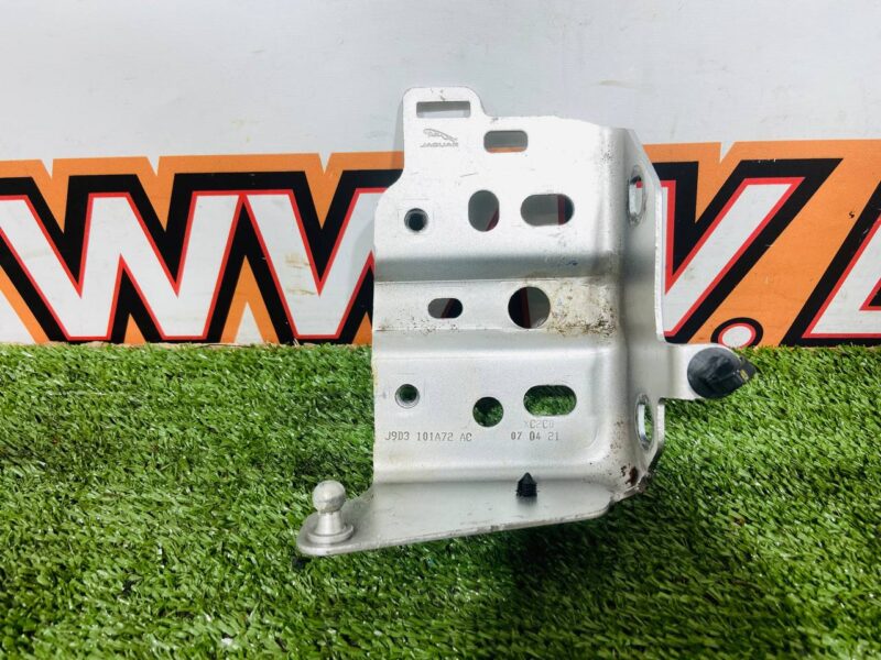 T4K10305 Front panel mounting bracket right Jaguar I-Pace X590 (2018-) Used cost 50 € in stock 3 pcs.
