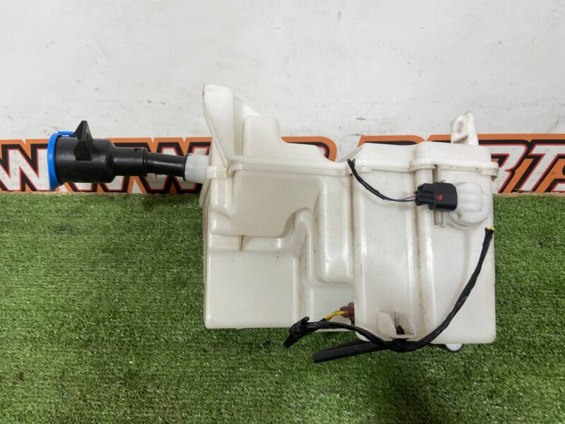 T4K11257 Windscreen washer reservoir Jaguar I-Pace X590 (2018-) Used cost 100 € in stock 1 pcs.