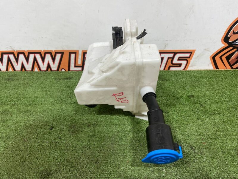 T4K11257 Windscreen washer reservoir Jaguar I-Pace X590 (2018-) Used cost 100 € in stock 1 pcs.