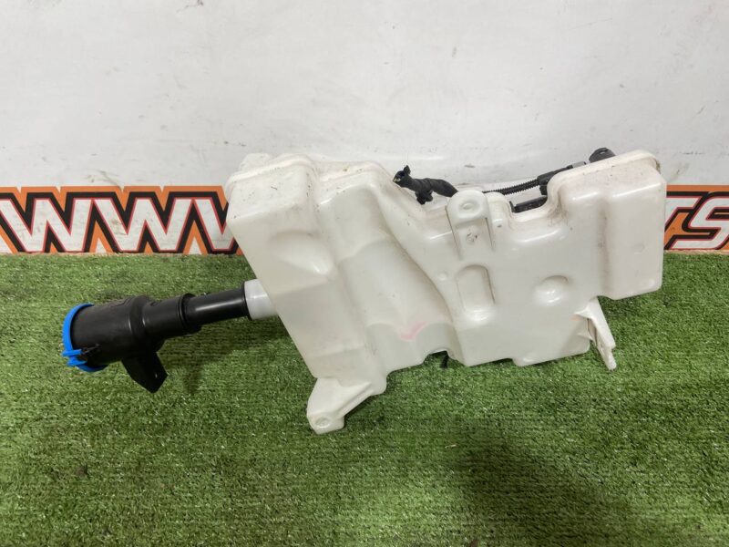 T4K11257 Windscreen washer reservoir Jaguar I-Pace X590 (2018-) Used cost 100 € in stock 1 pcs.