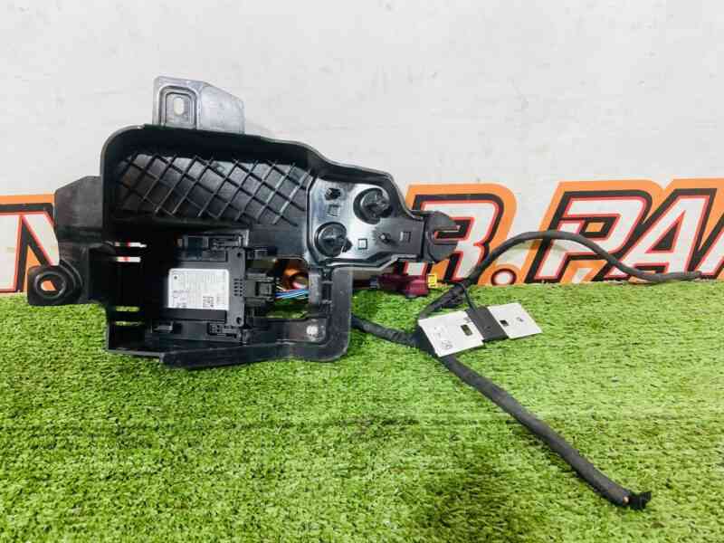 T4K11432 Blind Spot Sensor with Bracket Right Jaguar I-Pace X590 (2018-) Used cost 250 € in stock 1 pcs.
