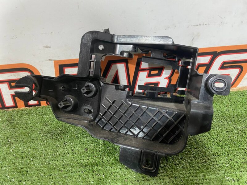 T4K11432 Rear bumper bracket right Jaguar I-Pace X590 (2018-) Used cost 35 € in stock 1 pcs.