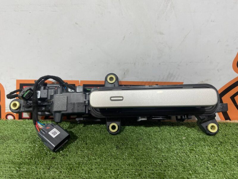 T4K1290 Door handle outer rear right Jaguar I-Pace (2018-) Used cost 35 € in stock 6 pcs.