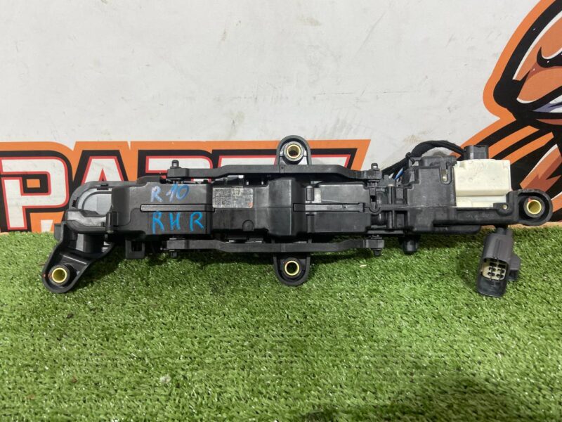 T4K1290 Door handle outer rear right Jaguar I-Pace (2018-) Used cost 35 € in stock 6 pcs.