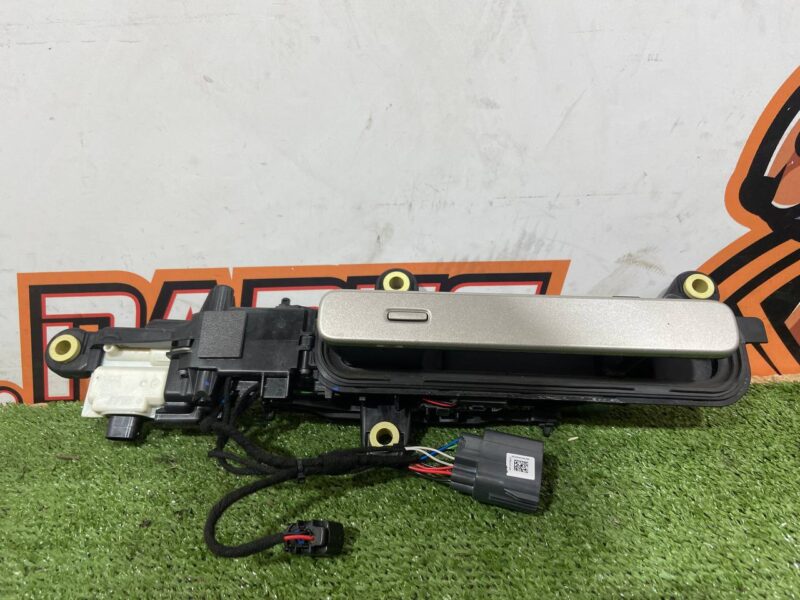 T4K1292 Door handle outer rear left Jaguar I-Pace (2018-) Used cost 100 € in stock 3 pcs.