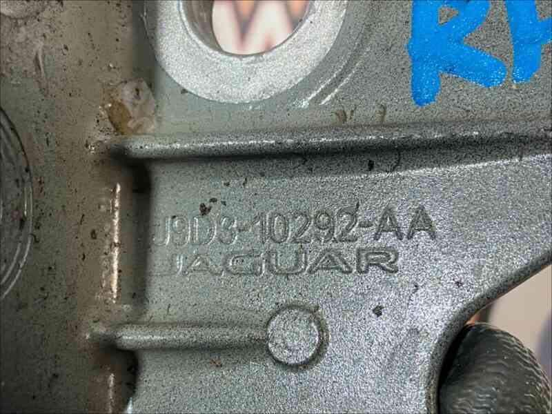 T4K1486 Metal bracket Jaguar I-Pace (2018-) Used cost 33 € in stock 3 pcs.