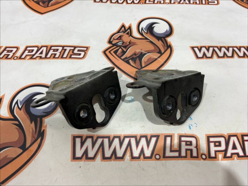 T4K1486 Metal bracket Jaguar I-Pace (2018-) Used cost 33 € in stock 3 pcs.