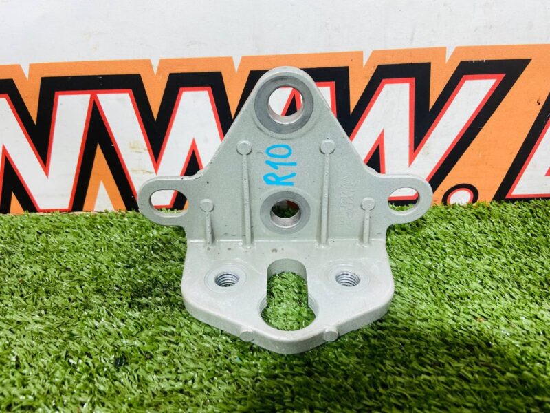 T4K1486 Metal bracket Jaguar I-Pace (2018-) Used cost 33 € in stock 3 pcs.