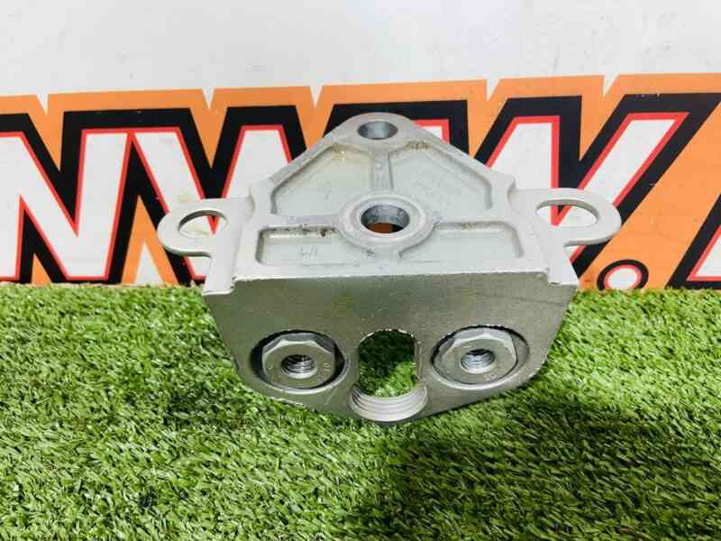 T4K1486 Metal bracket Jaguar I-Pace (2018-) Used cost 33 € in stock 3 pcs.