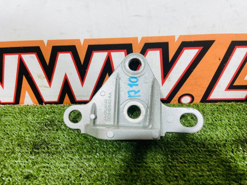 T4K1489 Bracket metal butt lion JAGUAR I-PACE Used cost 10 € in stock 2 pcs.
