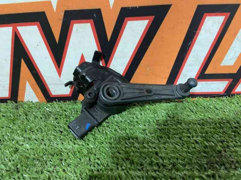 T4K1551 Height sensor right rear Jaguar I-Pace (2018-) Used cost 50 € in stock 7 pcs.