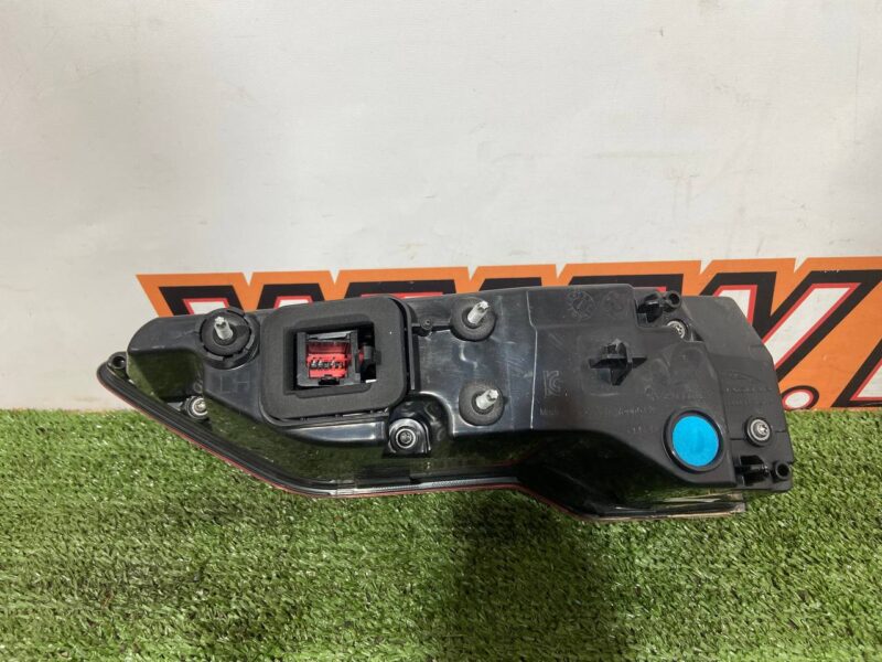 T4K16650 Left tailgate light Jaguar I-Pace (2018-) Used cost 200 € in stock 2 pcs.