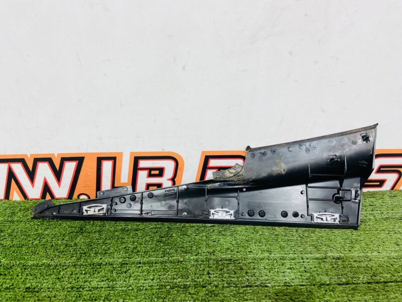 T4K1747LML Roof trim element with reinforcement right Jaguar I-Pace X590 (2018-) USED cost 55 € in stock 4 pcs.