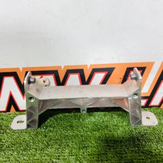 T4K2320 Jaguar I-Pace (2018-) Center Console Bracket Used cost 40 € in stock 4 pcs.