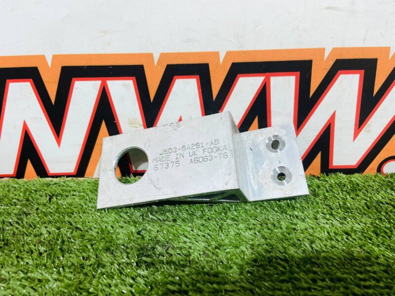 T4K3980 Radiator bracket lower JAGUAR I-PACE Used cost 22,5 € in stock 2 pcs.