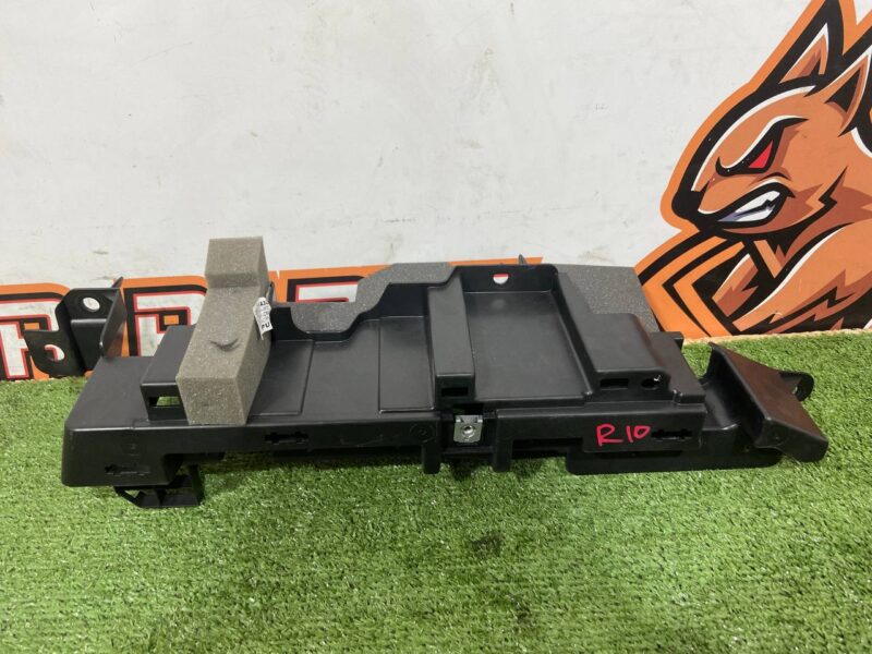 T4K4038 Trunk trim bracket right Jaguar I-Pace (2018-) Used cost 40 € in stock 1 pcs.
