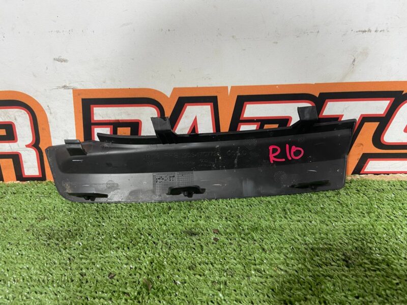 T4K5225 Rear bumper trim right Jaguar I-Pace (2018-) Used cost 25 € in stock 2 pcs.