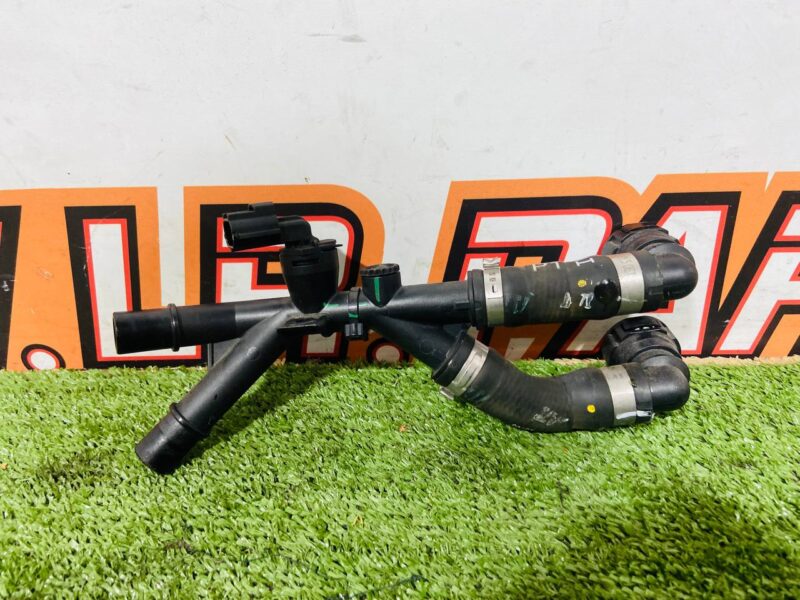 T4K8618 Cooling system hose Jaguar I-Pace X590 (2018-) Used cost 55 € in stock 2 pcs.