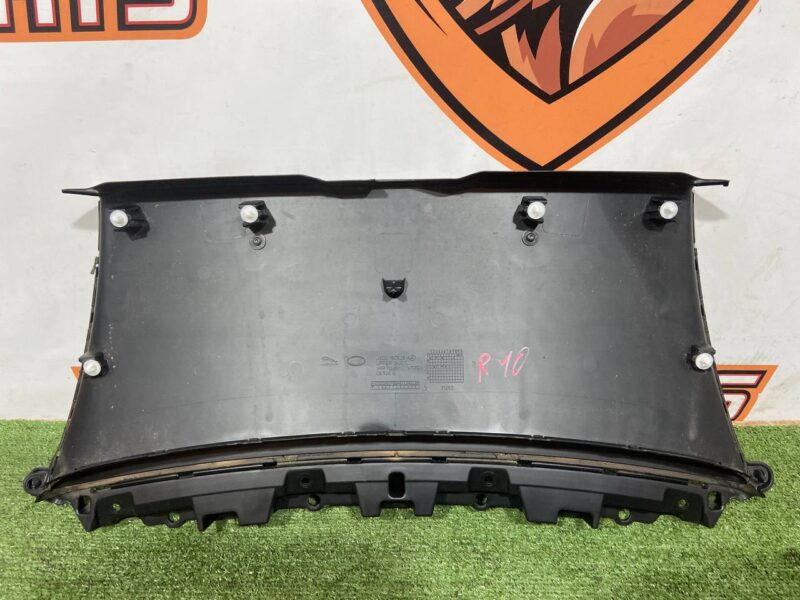 T4K8820 Bonnet trim middle Jaguar I-Pace X590 (2018-) Used cost 160 € in stock 7 pcs.