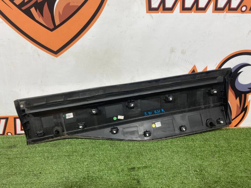 T4K9214LML Molding door rear right lower Jaguar I-Pace X590 (2018-) Used - Image 13