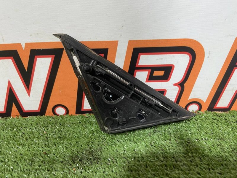 T4K9221 Front right door molding (corner) Jaguar I-Pace X590 (2018-) Used cost 90 € in stock 1 pcs.