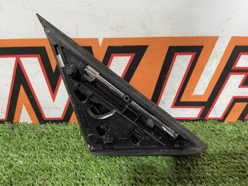 T4K9221 Front right door molding (corner) Jaguar I-Pace X590 (2018-) Used cost 90 € in stock 1 pcs.