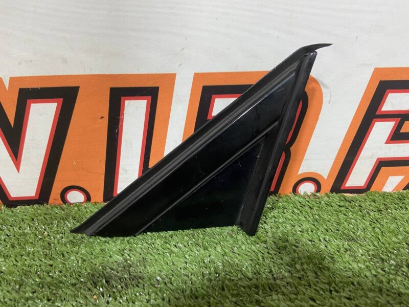 T4K9221 Front right door molding (corner) Jaguar I-Pace X590 (2018-) Used cost 90 € in stock 1 pcs.
