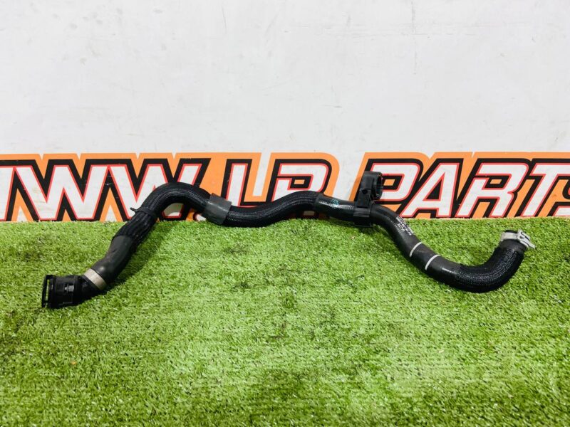 T4K9561 Cooling system hose Jaguar I-Pace X590 (2018-) Used cost 70 € in stock 1 pcs.
