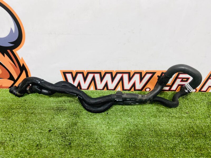 T4K9563 Cooling system hose Jaguar I-Pace X590 (2018-) Used cost 100 € in stock 2 pcs.