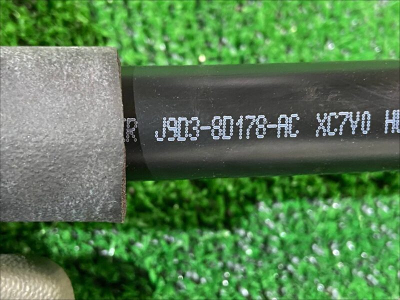T4K9960 Cooling system hose left Jaguar I-Pace X590 (2018-) Used cost 30 € in stock 3 pcs.