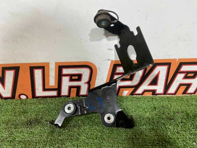 T4N2388 Fuel filter bracket Jaguar F-Pace X761 (2017-) Used cost 8 € in stock 1 pcs.