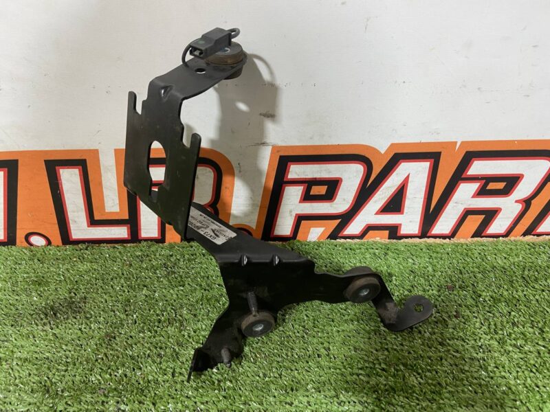 T4N2388 Fuel filter bracket Jaguar F-Pace X761 (2017-) Used cost 8 € in stock 1 pcs.