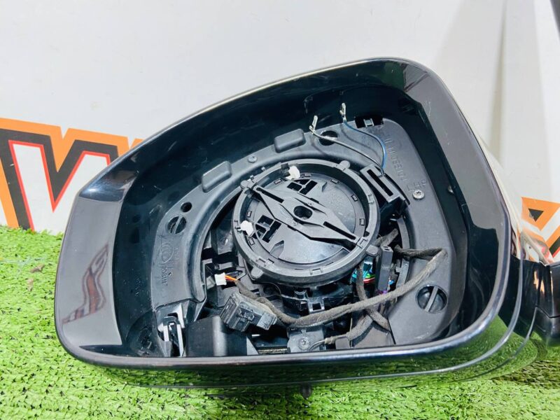 LR036687 Left outside mirror (+camera +blind spots +anti-glare)) Range Rover L405 (2013-2021) Used cost 700 € in stock 1 pcs.