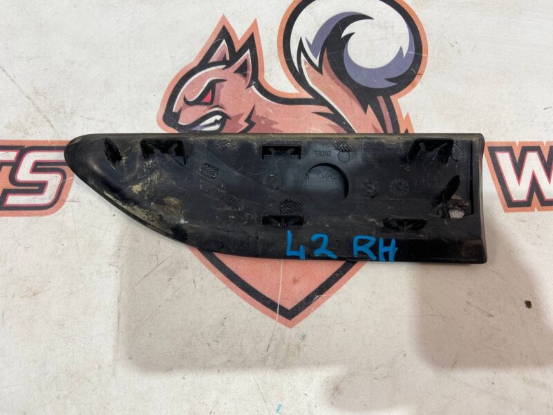 LR058536 Front right fender grille Land Rover Discovery Sport L550 (2015-) Used cost 55 € in stock 1 pcs.