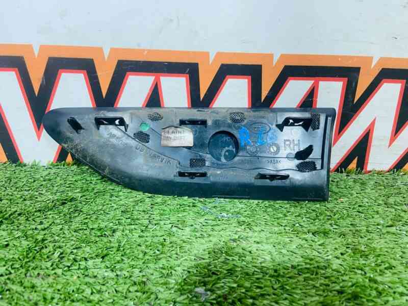 LR058536 Front right fender grille Land Rover Discovery Sport L550 (2015-) Used cost 55 € in stock 1 pcs.