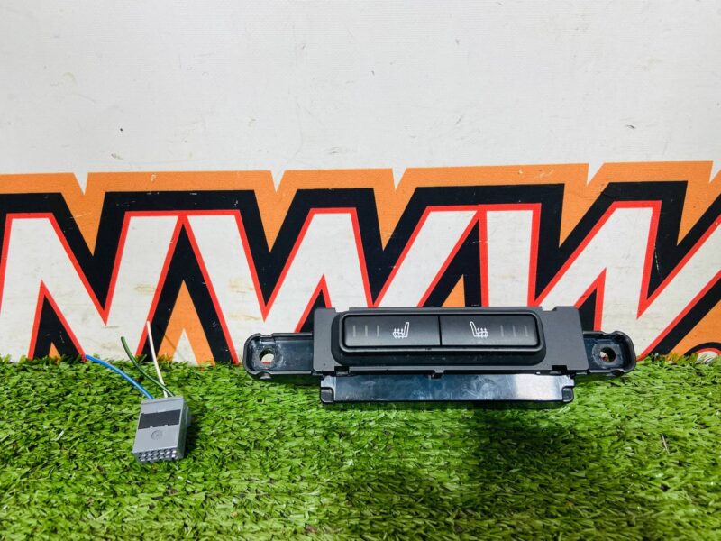 LR059783 Seat heating switch Land Rover Discovery Sport L550 (2015-) Used cost 55 € in stock 1 pcs.