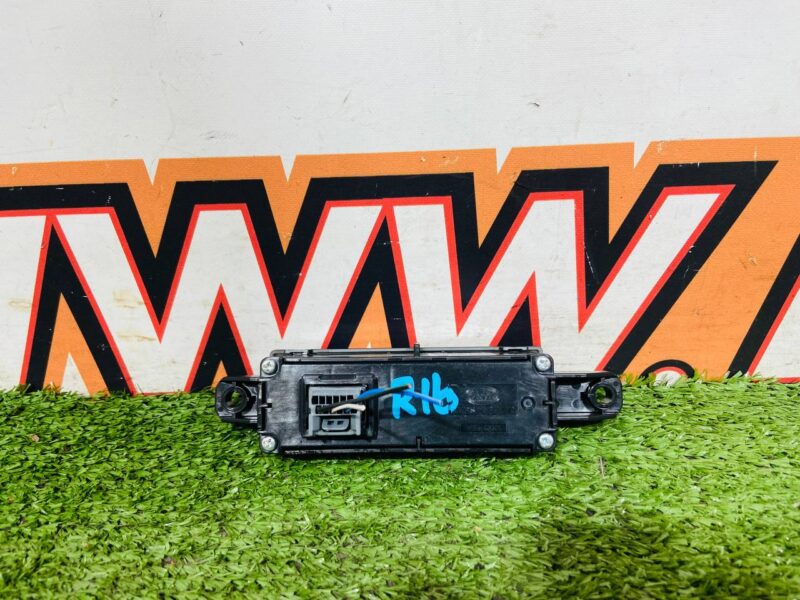 LR059783 Seat heating switch Land Rover Discovery Sport L550 (2015-) Used cost 55 € in stock 1 pcs.
