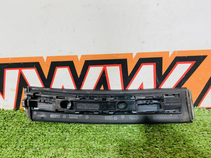 LR062622 Right front roof molding Land Rover Discovery Sport L550 (2015-) Used cost 25 € in stock 3 pcs.