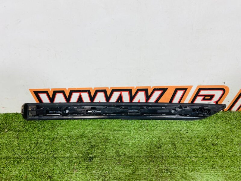 LR073115 Roof molding right rear Land Rover Discovery Sport L550 (2015-) Used cost 35 € in stock 1 pcs.
