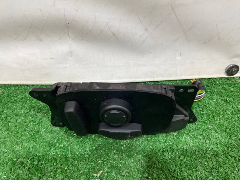 LR077211 Electric seat adjustment switch right Land Rover Discovery Sport L550 (2015-) USED cost 70 € in stock 1 pcs.