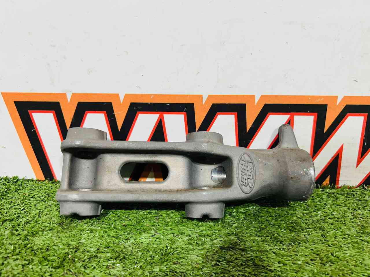 LR088268 Towbar Bracket Land Rover Discovery Sport L550 (2015-) Used cost 40 € in stock 1 pcs.