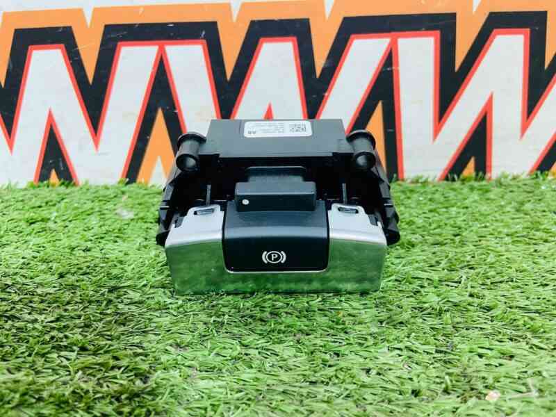 LR091201 Parking Brake Button Range Rover Velar L560 (2018-) Used cost 50 € in stock 2 pcs.