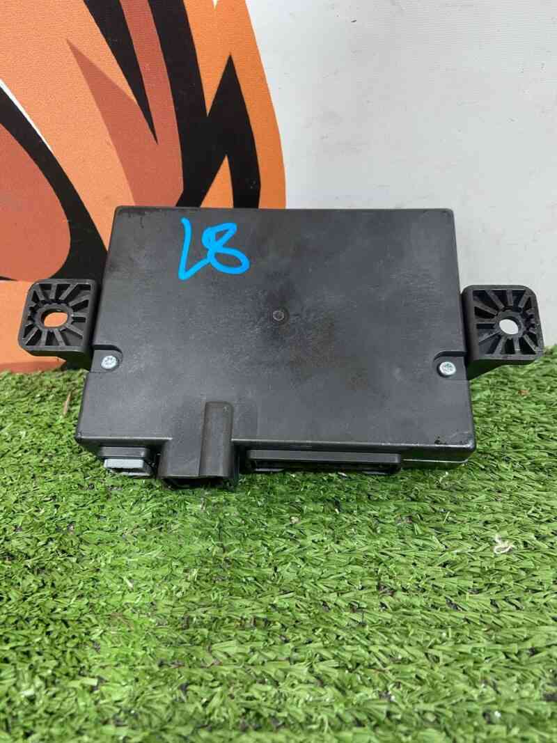 LR099141 Land Rover Discovery 5 L462 (2017-) Alarm Unit Used cost 75 € in stock 3 pcs.