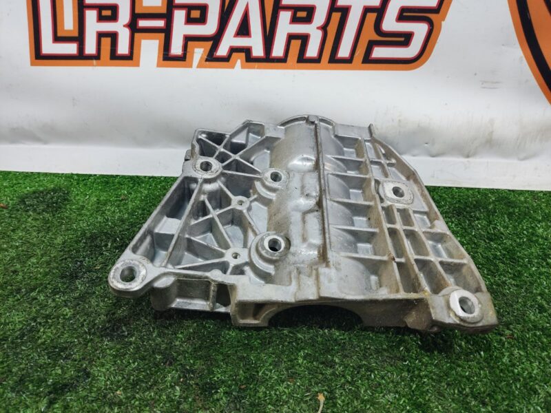LR105296 Bracket for right drive shaft 2.0ie ingenium Land Rover Discovery Sport L550 (2015-) USED cost 80 € in stock 1 pcs.